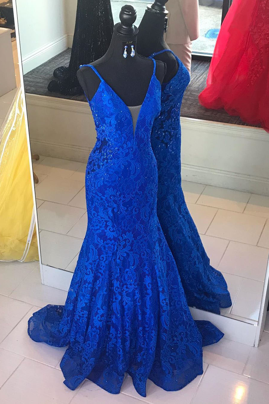 Elegant V Neck Mermaid Royal Blue Long Lace Prom Dress