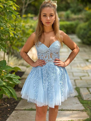 A-line/Princess Strapless Knee-Length Tulle Homecoming Dress with Appliques Lace