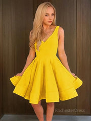 A-Line/Princess Straps Short/Mini Satin Homecoming Dresses With Ruffles