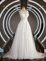 A-Line/Princess V-neck Court Train Tulle Wedding Dresses with Appliques Lace