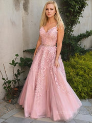 A-Line/Princess V-neck Floor-Length Tulle Evening Dresses With Appliques Lace