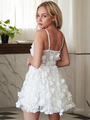 A-Line/Princess V-neck Short/Mini Lace Homecoming Dresses With Appliques Lace