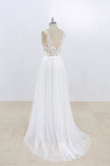 Deep V-neck Lace A-line Tulle Wedding Dress