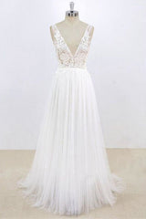 Deep V-neck Lace A-line Tulle Wedding Dress