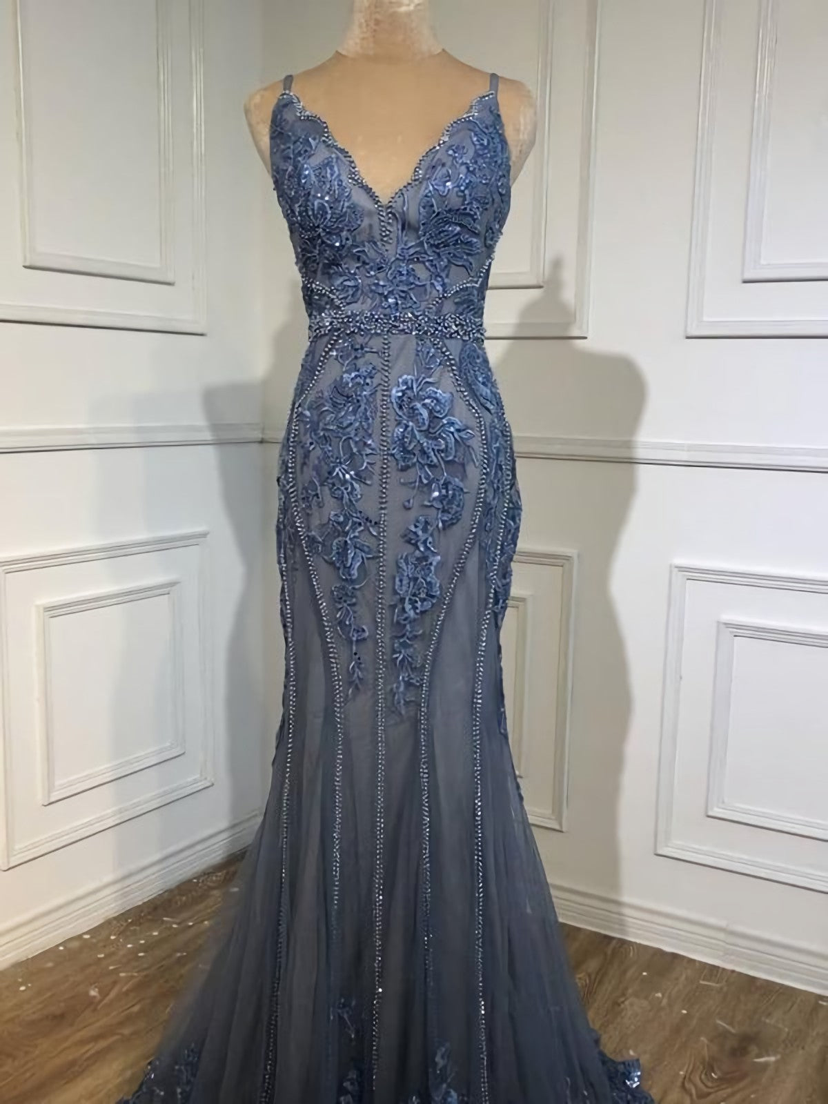 Delicate Shining V Neck Mermaid Prom Dresses With Beaded Appliques