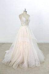 Eye-catching Appliques Tulle A-line Wedding Dress