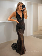 Sheath/Column V-neck Sweep Train Lace Evening Dresses With Rhinestone