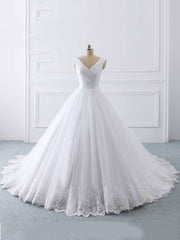 Simple Long Ball Gown V-Neck Lace-Up Tulle Wedding Dresses