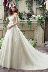 Sweetheart Lace Appliques Light Champagne Wedding Dresses