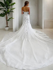 Trumpet/Mermaid Strapless Cathedral Train Tulle Wedding Dresses With Appliques Lace