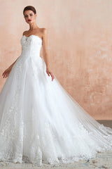 White Ball Gown Tulle Lace Appliques Sweetheart Sequins Wedding Dresses